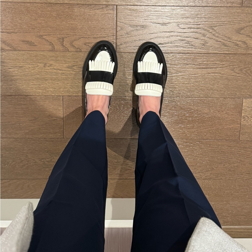 Marc Fisher Women's Calixy Loafer size 5 white black